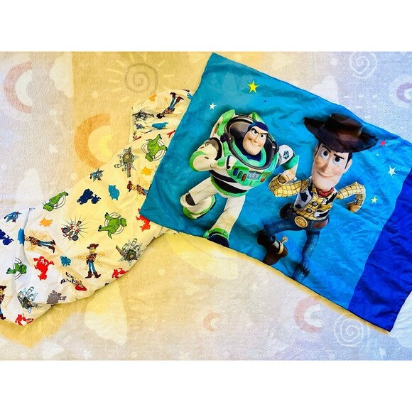 Disney’s Toy Story 4 Toddler fitted Sheet with Standard Size Pillowcase - Picture 1 of 2